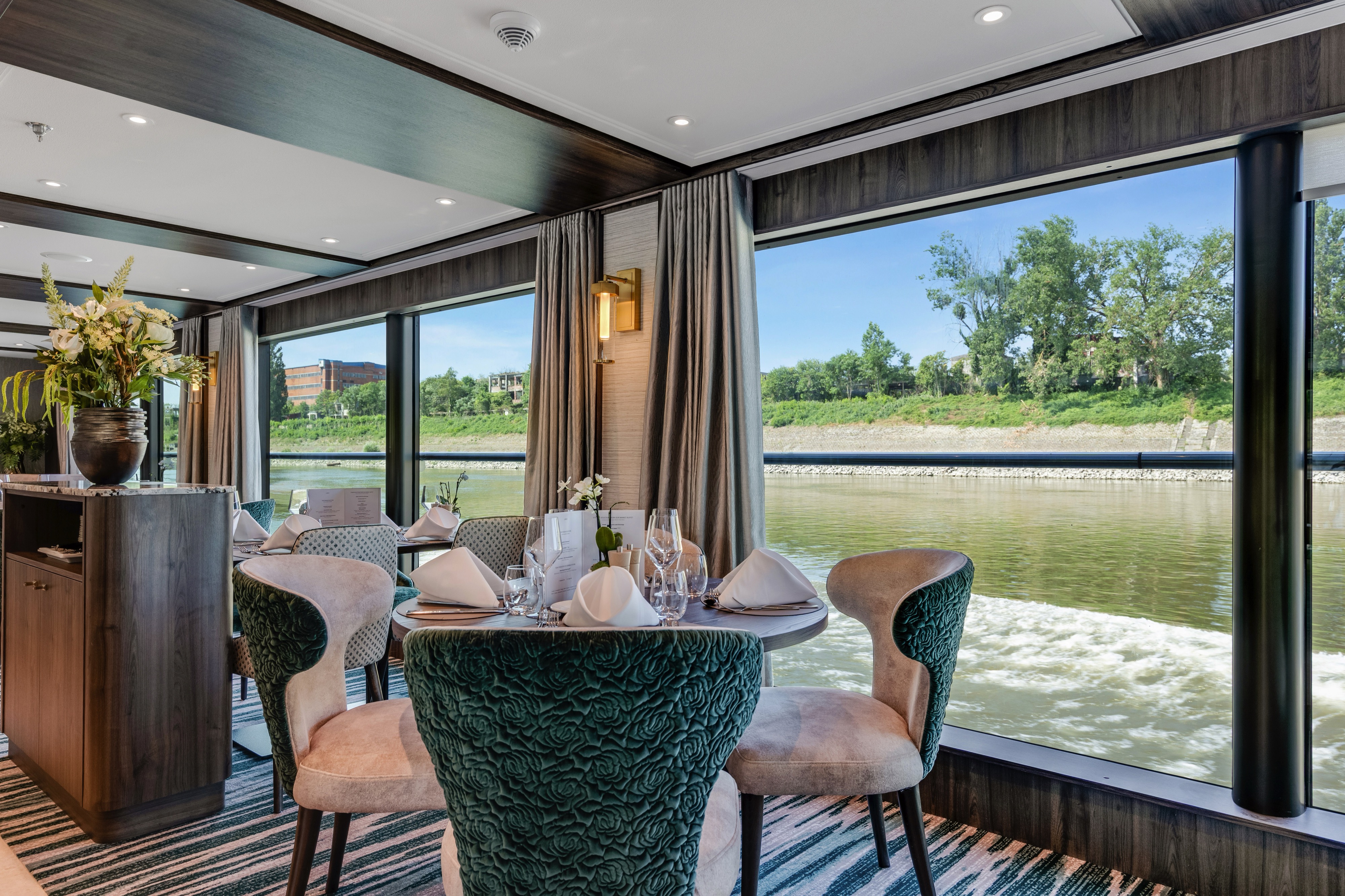 MS Riviera Radiance - Main Restaurant